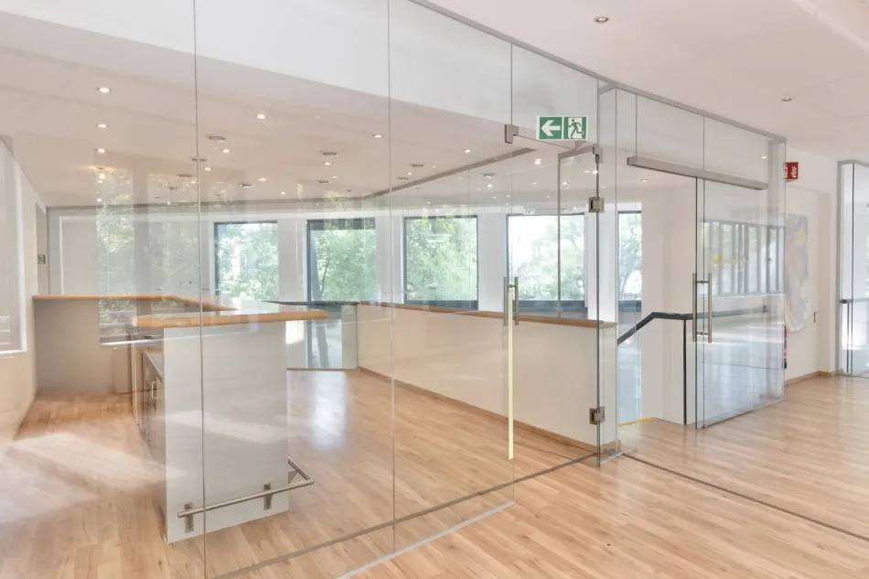 Büro im Gewerbepark - Moderne Flächen mit Tiefgarage und Außenflächen - Bild