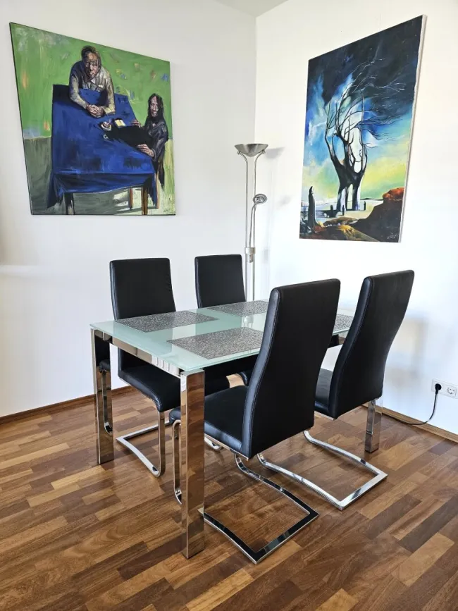 EG-Essbereich im offenen Wohnzimmer