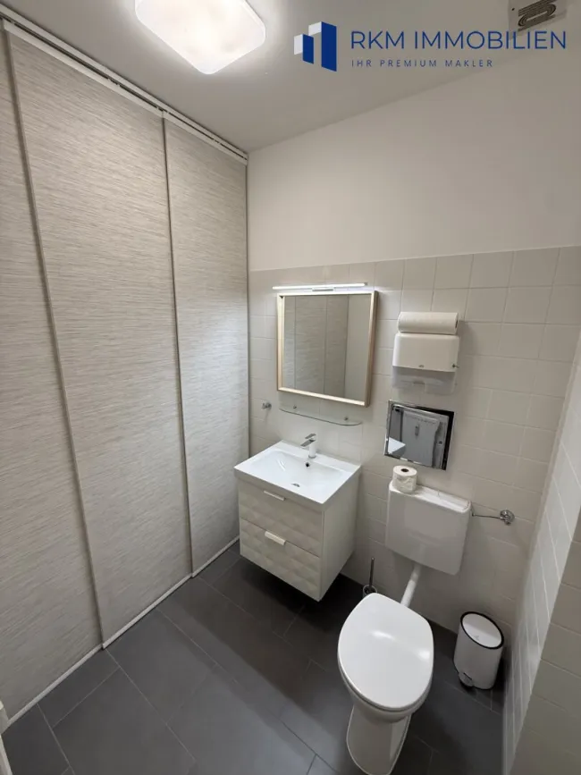 Modernes Badezimmer mit WC