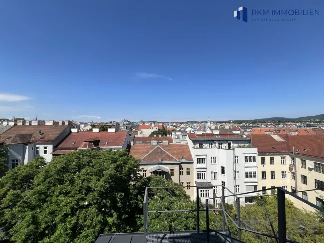 Blick auf die Berge und die Stadt
