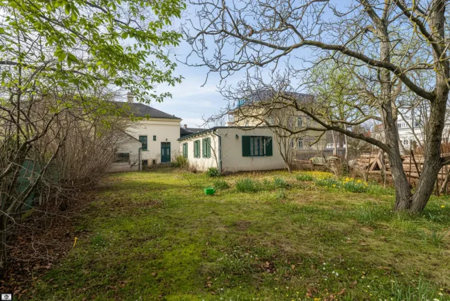 Altbau-Villa mit Gartenhaus in bester Mödlinger Wohnlage - Bild