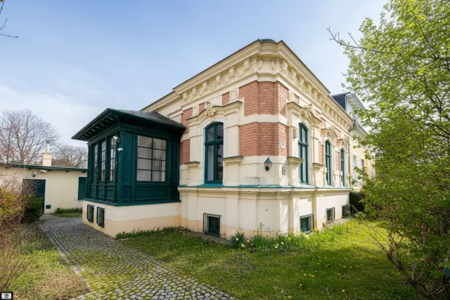 Altbau-Villa mit Gartenhaus in bester Mödlinger Wohnlage - Titelbild