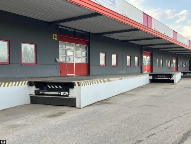 Top Logistikhalle in Wiener Neudorf mit ca. 2100m2 zu vermieten !!! - Bild