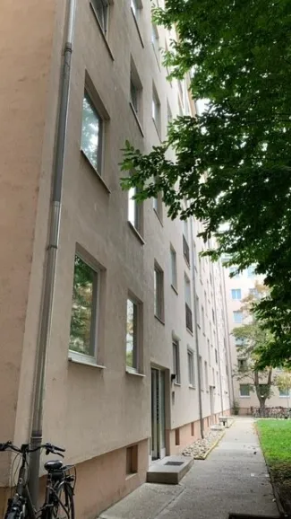 Vermietete Anlagewohnung mit Loggia im ersten Liftstock mit Potential! - Bild