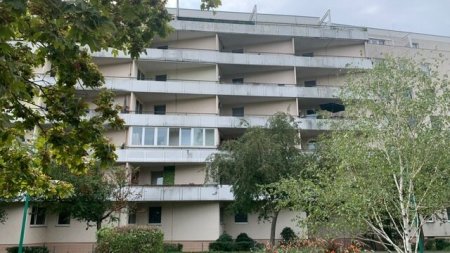 Vermietete Anlagewohnung mit Loggia im ersten Liftstock mit Potential!