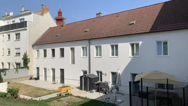 Kleines Zinshaus im Zentrum von Groß-Enzersdorf! Ein ganzes Haus zum Preis einer Wohnung! Nur € 2.350/m² netto + 4,29% Rendite-Top-Gelegenheit! Investieren in Sachwerte! Zusätzlich Baureserve! - Titelbild