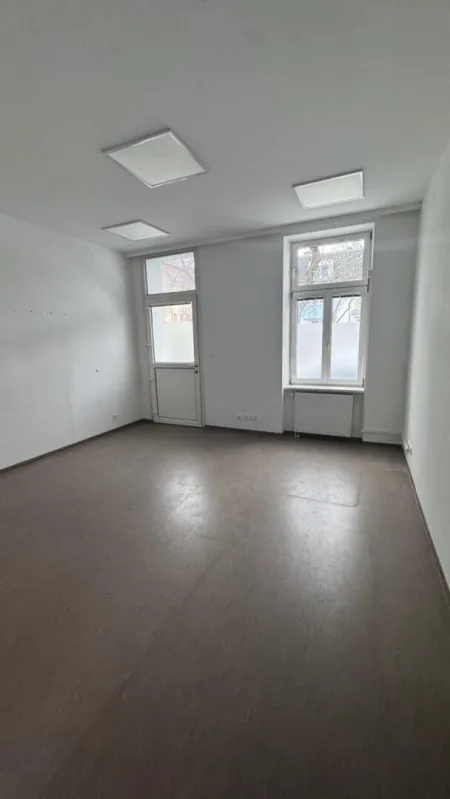 Büro und Wohnung im Wohnungseigentum - Erdgeschoßlage mit zwei Eingängen für vielfältige Nutzung - Bild