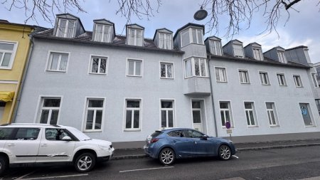 Büro und Wohnung im Wohnungseigentum - Erdgeschoßlage mit zwei Eingängen für vielfältige Nutzung