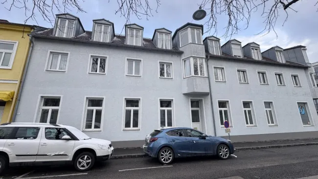 Büro und Wohnung im Wohnungseigentum - Erdgeschoßlage mit zwei Eingängen für vielfältige Nutzung - Titelbild