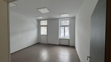 Büro und Wohnung im Wohnungseigentum - Erdgeschoßlage mit zwei Eingängen für vielfältige Nutzung