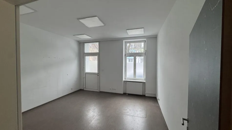 Büro und Wohnung im Wohnungseigentum - Erdgeschoßlage mit zwei Eingängen für vielfältige Nutzung - Bild