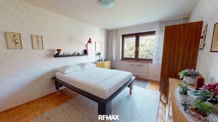 Komplett hof- und südseitige 3-Zimmer-Loggia-Wohnung im 4. Liftstock nahe Aumannplatz