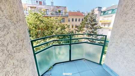 Komplett hof- und südseitige 3-Zimmer-Loggia-Wohnung im 4. Liftstock nahe Aumannplatz