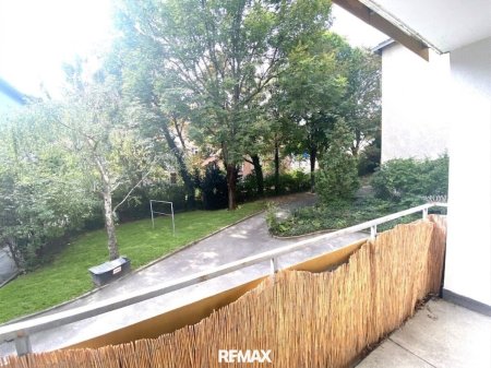 Zentral begehbare Wohnung mit hofseitiger Loggia in ruhiger Gersthofer Lage!