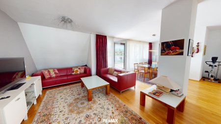 Drei-Zimmer-Dachgeschoß-Wohnung mit 15m²-Terrasse nahe Siegesplatz/Asperner Löwe
