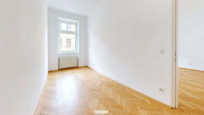 Vier-Zimmer-Altbau-Wohnung im 3. Stock in zentraler Lage! - Bild