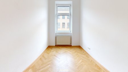 Vier-Zimmer-Altbau-Wohnung im 3. Stock in zentraler Lage!