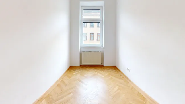 Vier-Zimmer-Altbau-Wohnung im 3. Stock in zentraler Lage! - Bild