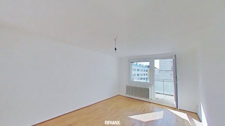 Frisch saniert! Gut geschnittene 4-5 Zimmer Wohnung mit Loggia nahe Wienerberg