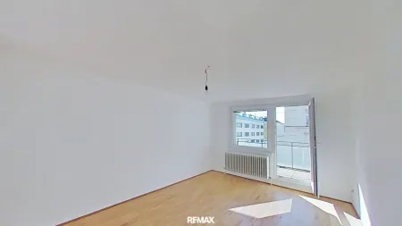 Frisch saniert! Gut geschnittene 4-5 Zimmer Wohnung mit Loggia nahe Wienerberg