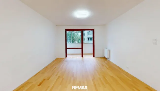 Innenhofseitige 2-Zimmer-Wohnung mit verglaster Loggia in U6-Nähe! - Bild