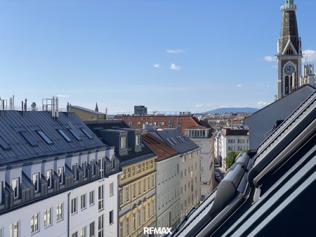 Neuwertige Dachgeschoßwohnung mit Terrasse in nahezu Erstbezugszustand