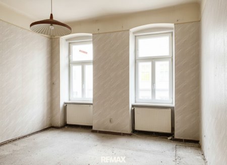 Zwei-Zimmer-Wohnung mit Altbauflair und Sanierungsbedarf nahe U3 Ottakring
