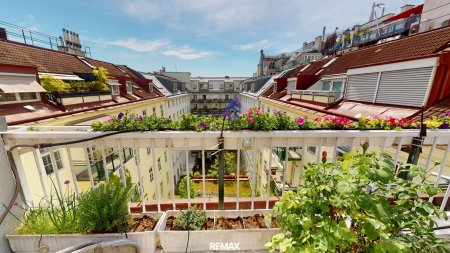 DG-Wohnung mit hofseitiger Terrasse im Herzen von Wien nahe U2/Schottentor