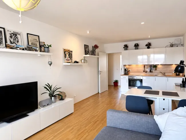 Großzügiges 2-Zimmer-Business-Apartment nahe Schönbrunn - Loggia, Fernblick aus dem 7. Obergeschoss & flexible Mietdauer - Bild