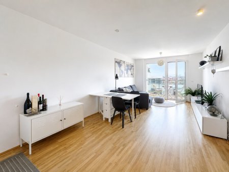 Großzügiges 2-Zimmer-Business-Apartment nahe Schönbrunn - Loggia, Fernblick aus dem 7. Obergeschoss & flexible Mietdauer
