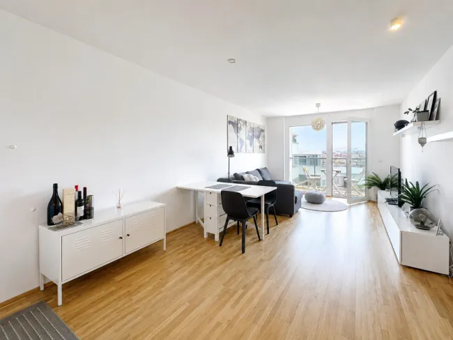 Großzügiges 2-Zimmer-Business-Apartment nahe Schönbrunn - Loggia, Fernblick aus dem 7. Obergeschoss & flexible Mietdauer - Titelbild