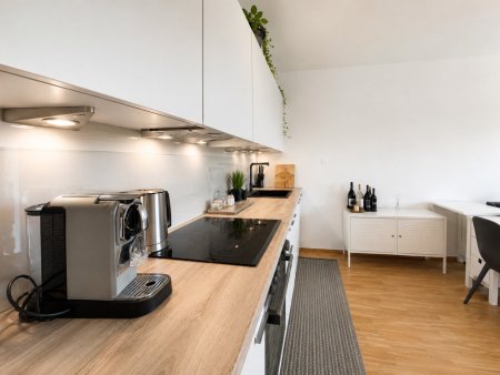 Großzügiges 2-Zimmer-Business-Apartment nahe Schönbrunn - Loggia, Fernblick aus dem 7. Obergeschoss & flexible Mietdauer