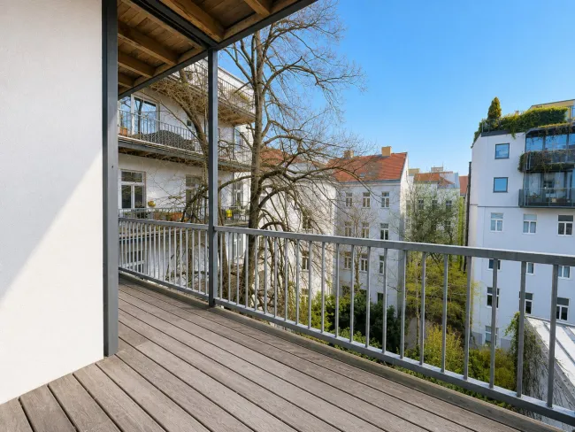 Großzügige City Residence mit zentrumsnahem Altbaucharme, Freifläche & Grünblick - Bild
