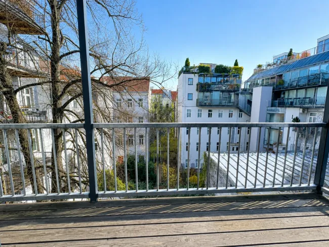 Großzügige City Residence mit zentrumsnahem Altbaucharme, Freifläche & Grünblick - Titelbild