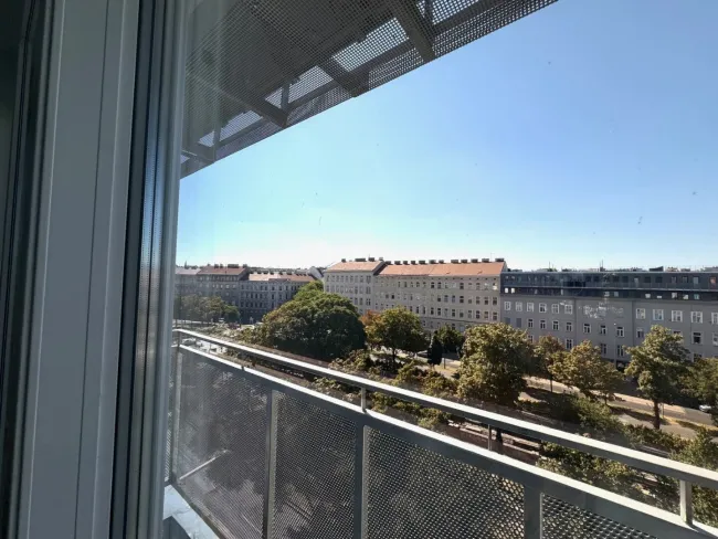 Gürtel neu interpretiert – Wohnprojekt der Extraklasse, smarte Wohnlösung – modernes, geräumiges Studio mit privater Terrasse & sensationellem Stadtblick - Bild