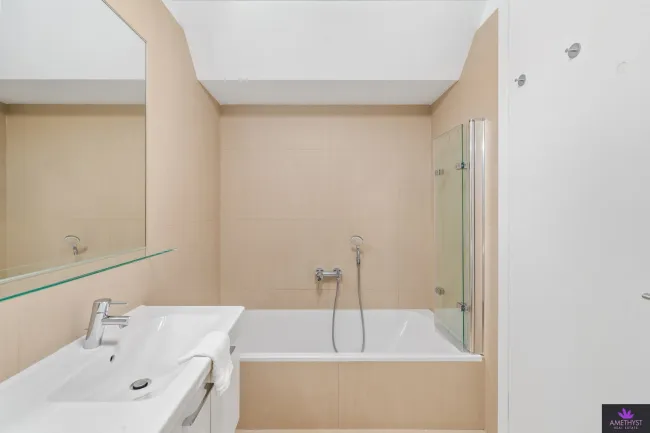 Badezimmer mit Badewanne