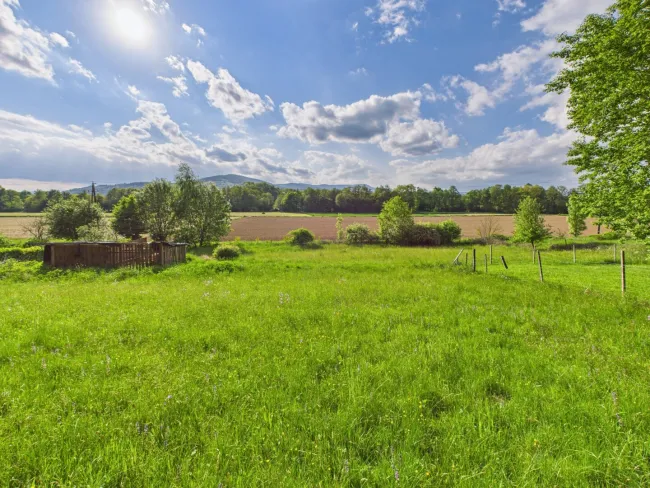 Oase der Ruhe mit Ausbaumöglichkeit – Grundstück für ein Leben im Einklang mit der Natur - Titelbild