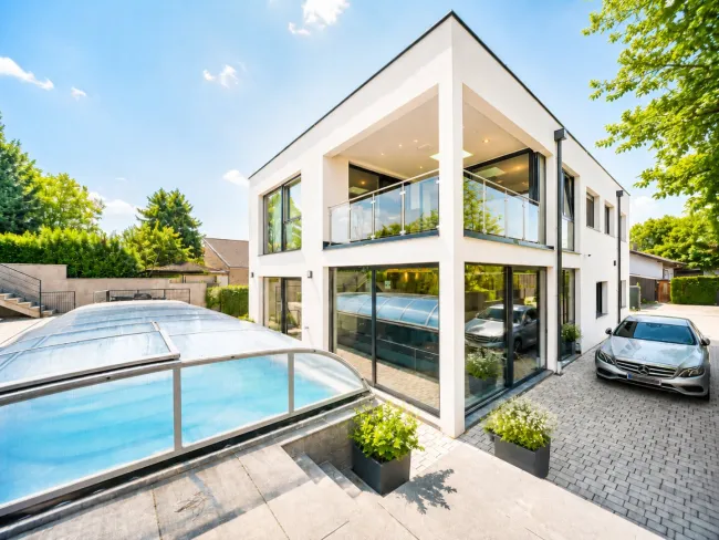 EFH mit Swimming Pool