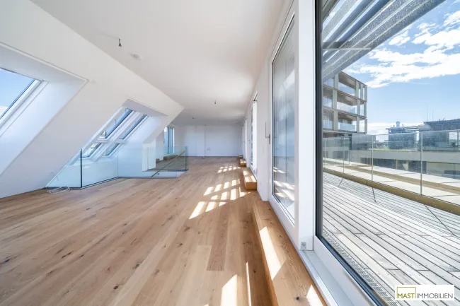 *NEU* Moderne 4-Zimmer Dachgeschosswohnung mit großzügiger Freifläche! - Bild