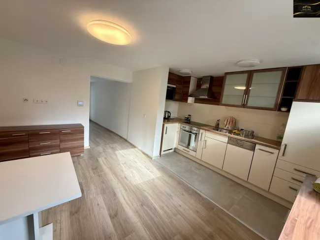 Modernisiertes 4-Zi.-Doppelhaushälfte in ruhiger Lage – mit Option auf Vergrößerung eines Zimmers und der Terrasse - Bild