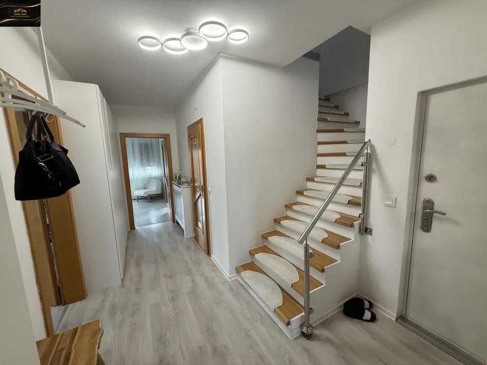 Zweigeschossige Maisonette-Dachgeschosswohnung in Neunkirchen - Bild