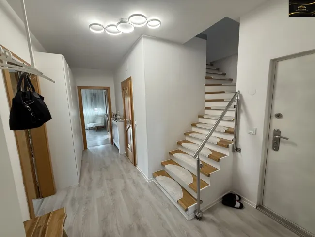 Zweigeschossige Maisonette-Dachgeschosswohnung in Neunkirchen - Bild
