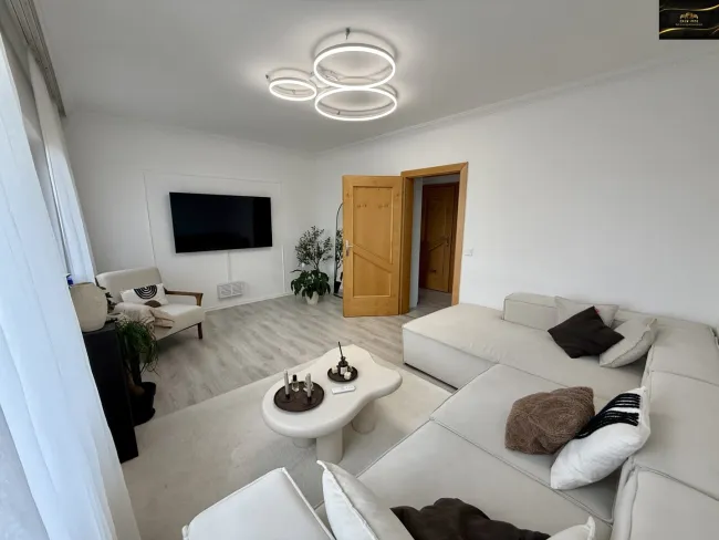 Zweigeschossige Maisonette-Dachgeschosswohnung in Neunkirchen - Titelbild