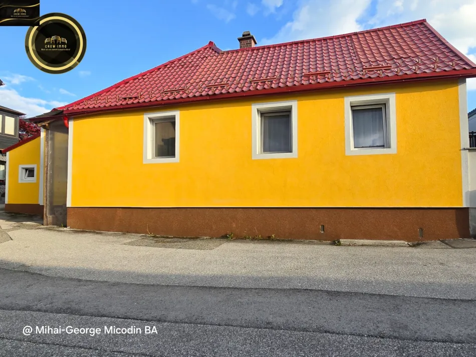 Einfamilienhaus - teilrenoviert in Wiesmath! - Titelbild