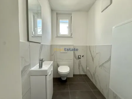 UG - WC