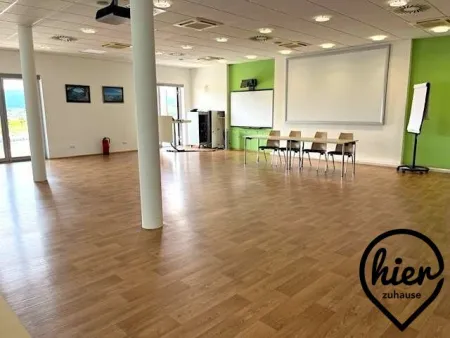 Wettmannstätten – auch für Kurzfrist-Vermietung! *Traum-Großraumbüro / (Yoga)-Studio / Praxis mit Cateringküche und 2 große Terrassen * - Titelbild
