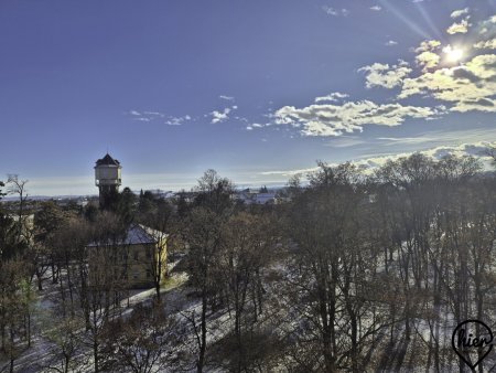Sonnige 2-Zimmer-Loggia-Wohnung mit Einbauküche & Parkplatz – Perfekt für Paare!