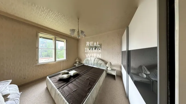 Charmante 2-Zimmer-Wohnung in Baden: Ihr sanierungsbedürftiges Juwel mit großem Potenzial - Titelbild