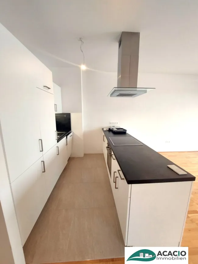 geräumige 4-Zimmer Dachgeschoßwohnung mit zwei großen Terrassen zum Wohlfühlen! Leben im Grünen, aber nahe der Stadt! Tiefgaragenplatz optional verfügbar! - Titelbild