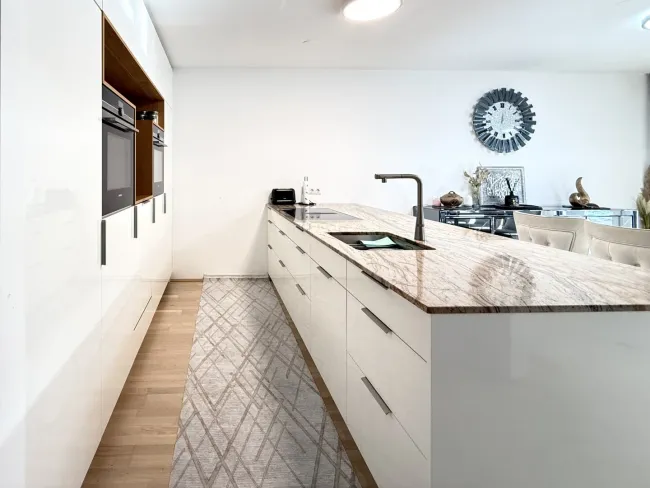 EFFIZIENTES WOHNEN FÜR FAMILIEN! NEUBAU im GRÜNEN aus 2022! - Titelbild